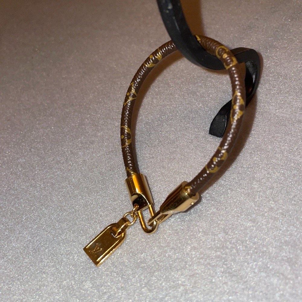 LV Monogram Bracelet Jewelry AV Show Louis Vuitton Bracelet - Picture 10 of 15